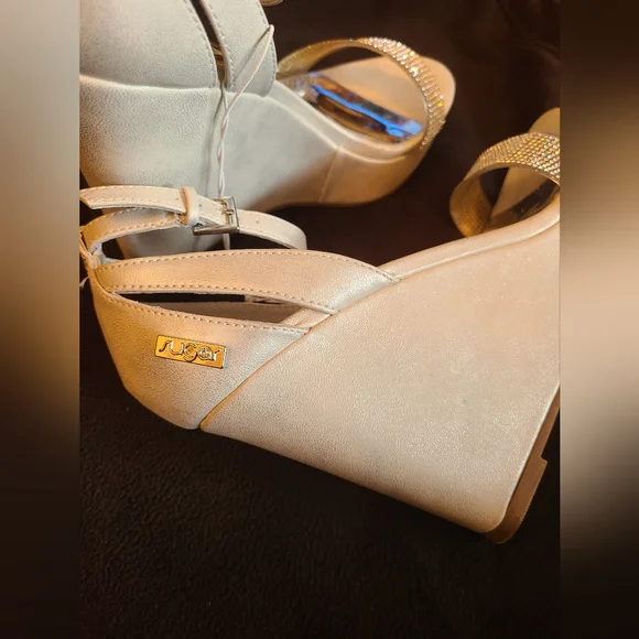 NWOT Sugar size 7 cream platform wedges - Picture 6 of 13